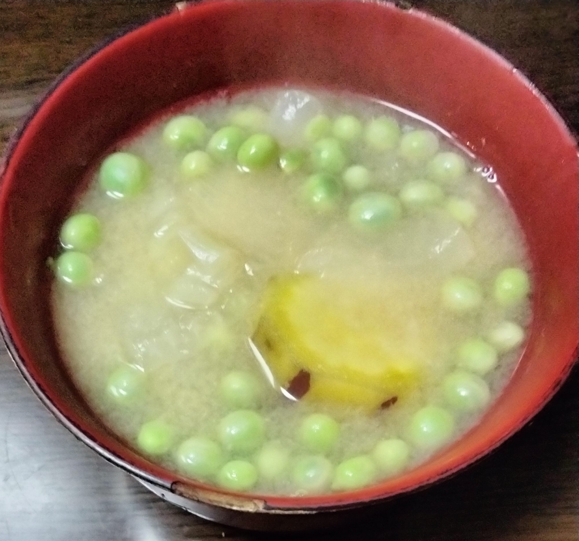 さつま芋新玉ねぎえんどう豆の味噌汁