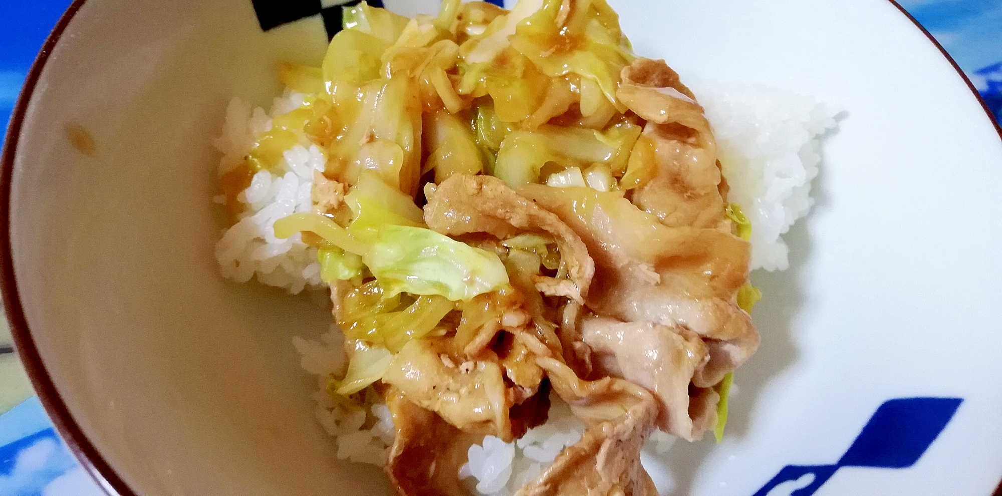 キャベツと豚バラの甘辛丼