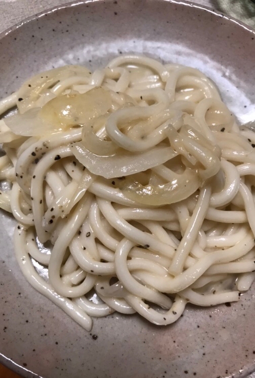 新たまねぎのチーズソース焼きうどん