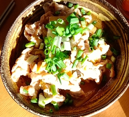 生姜を切らしていて、豚うすぎり肉のレシピを探しててたどり着きました。オイスターソースとごま油の香りがたまりません♪