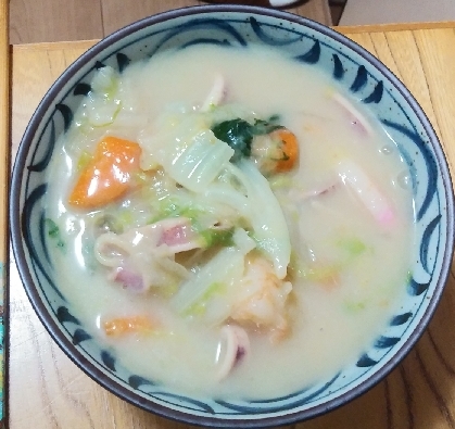 うどんスープで作る簡単具沢山チャンポン