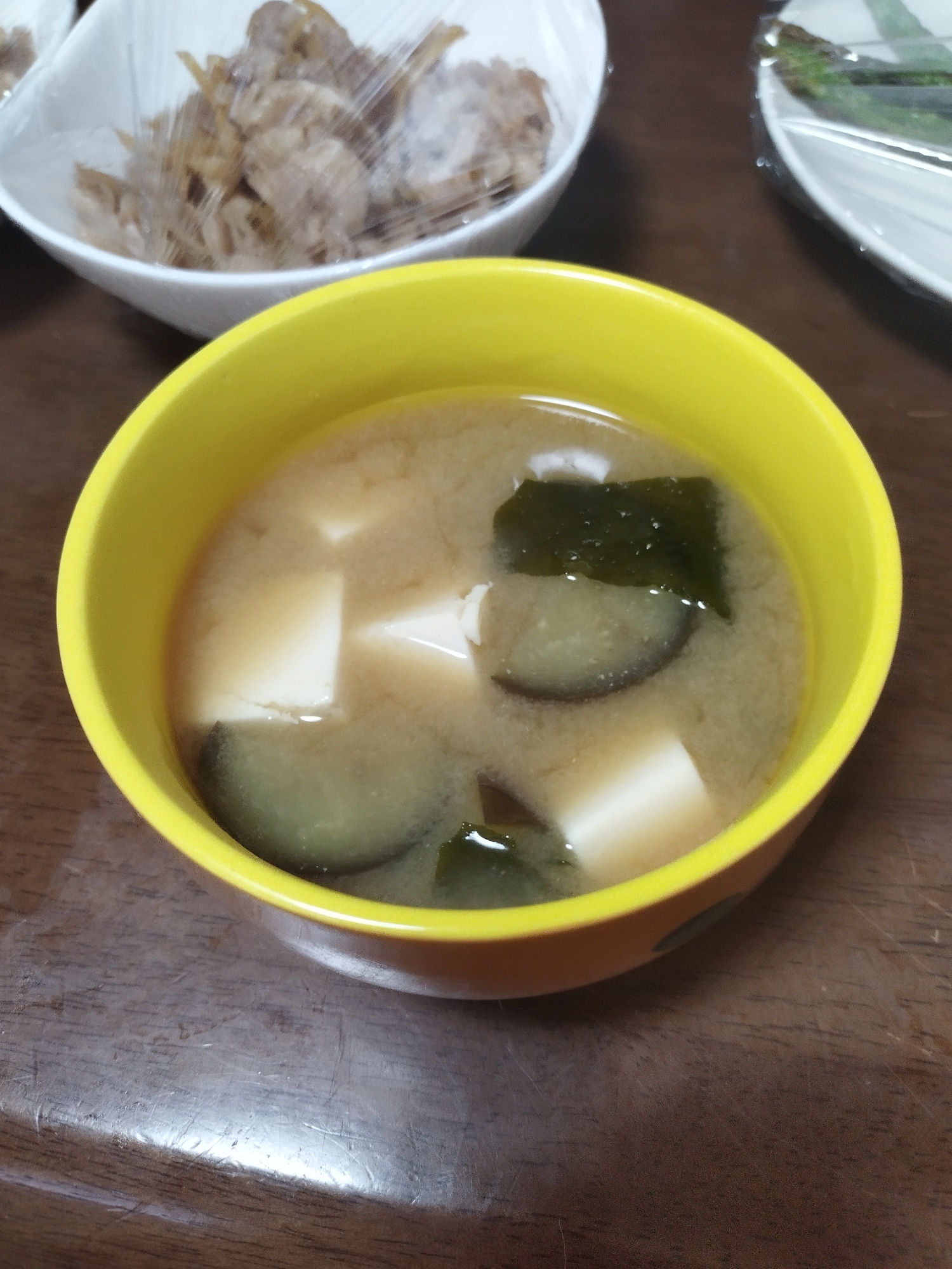 ナスと豆腐とワカメのみそ汁