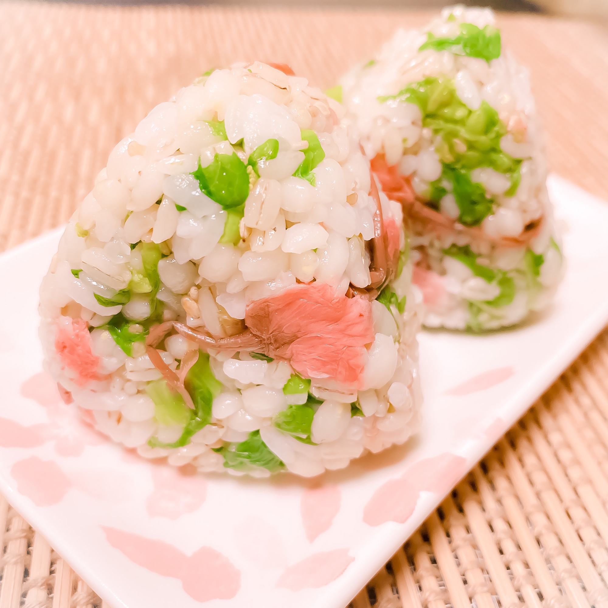 お花見のお弁当に❀.*菜の花と桜のおにぎり