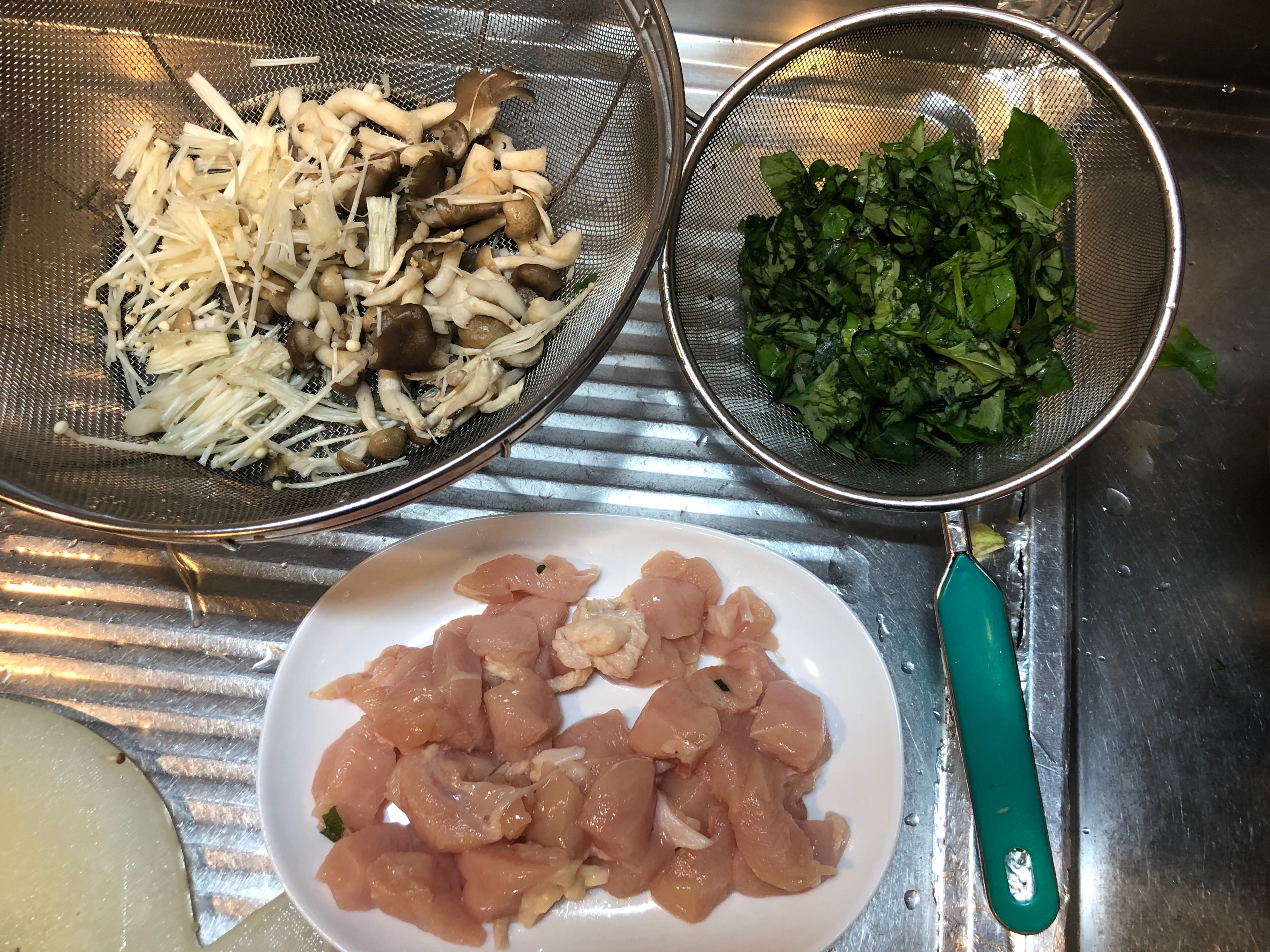 鶏胸肉と3種キノコのチーズ焼き シナモンバジル添え レシピ 作り方 By いつちやんk 楽天レシピ