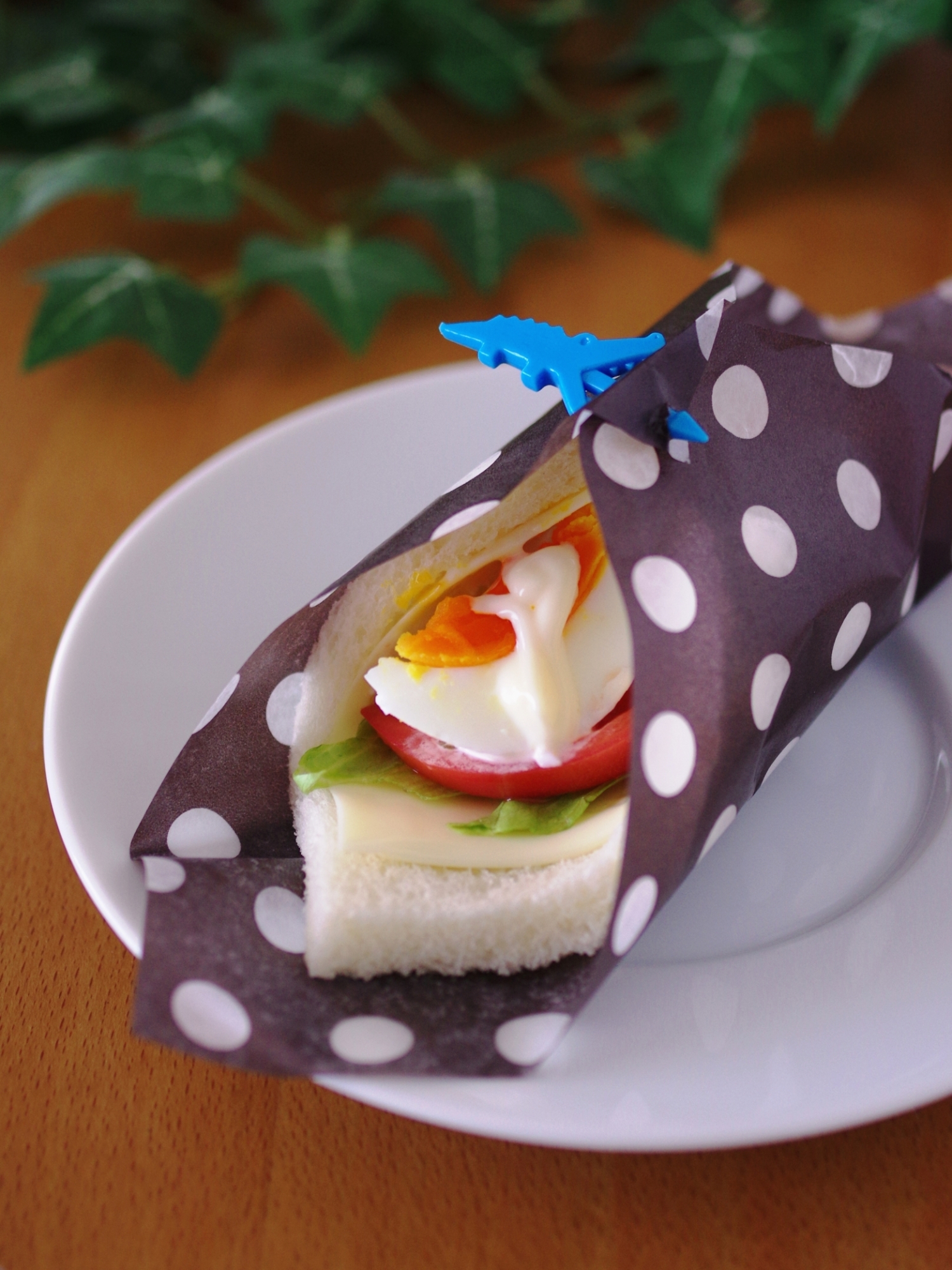 サンドシナイッチ☆ゆで卵とトマトのサラダ