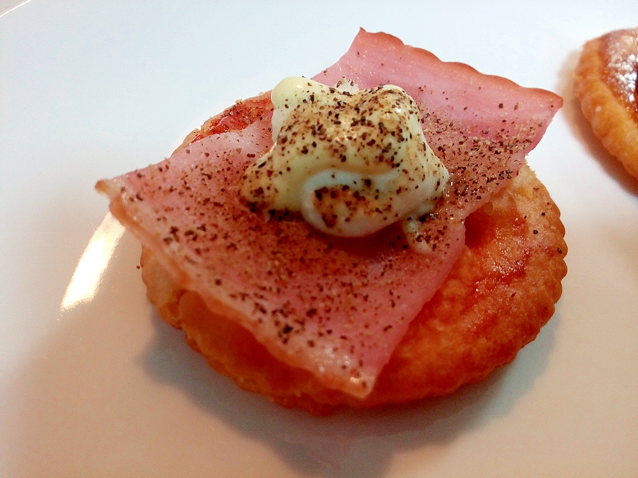 ベーコンとクリームチーズの焼きリッツ