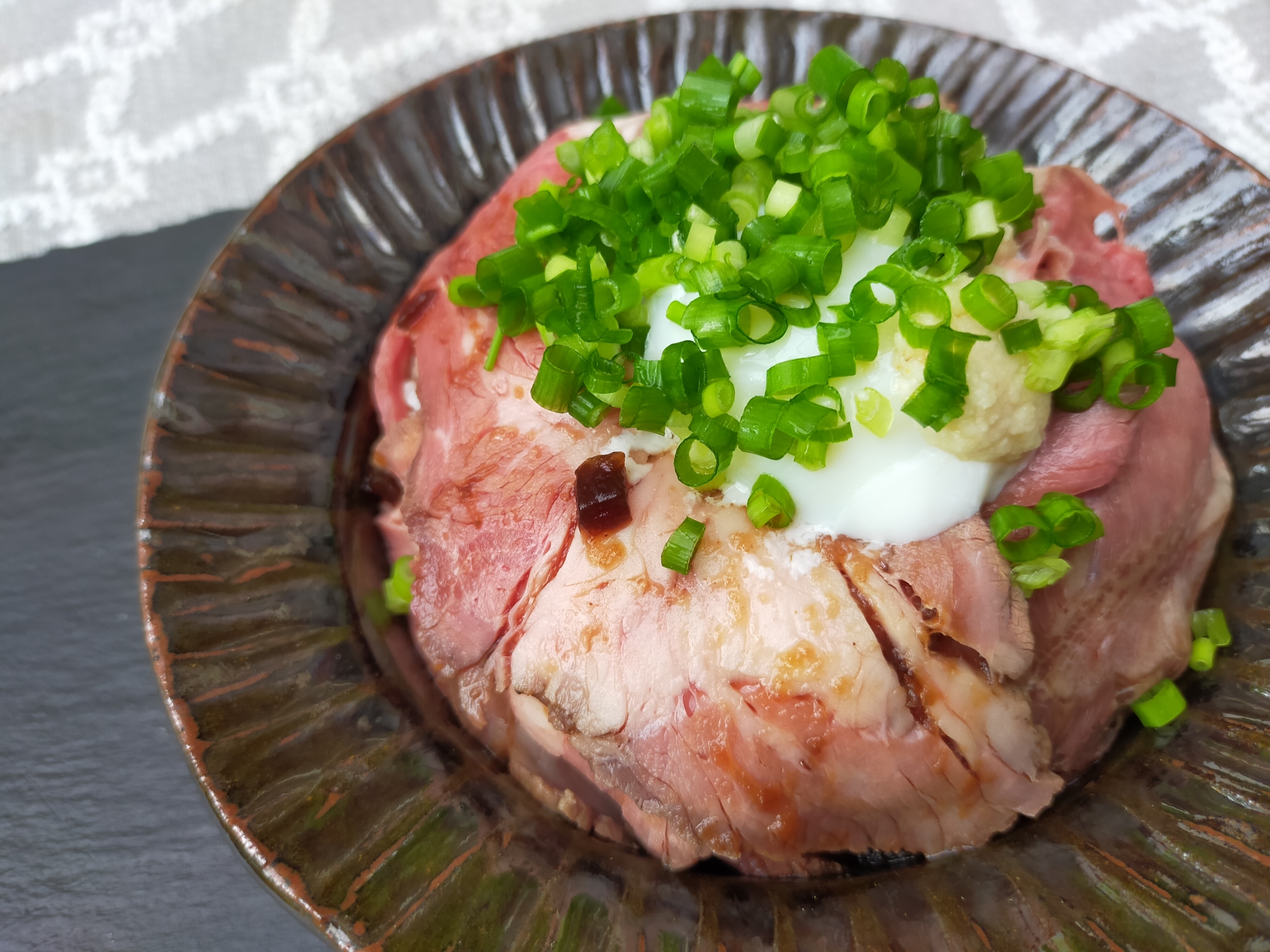 市販のローストビーフでおしゃれに洋風丼 レシピ 作り方 By Akdeniz 楽天レシピ