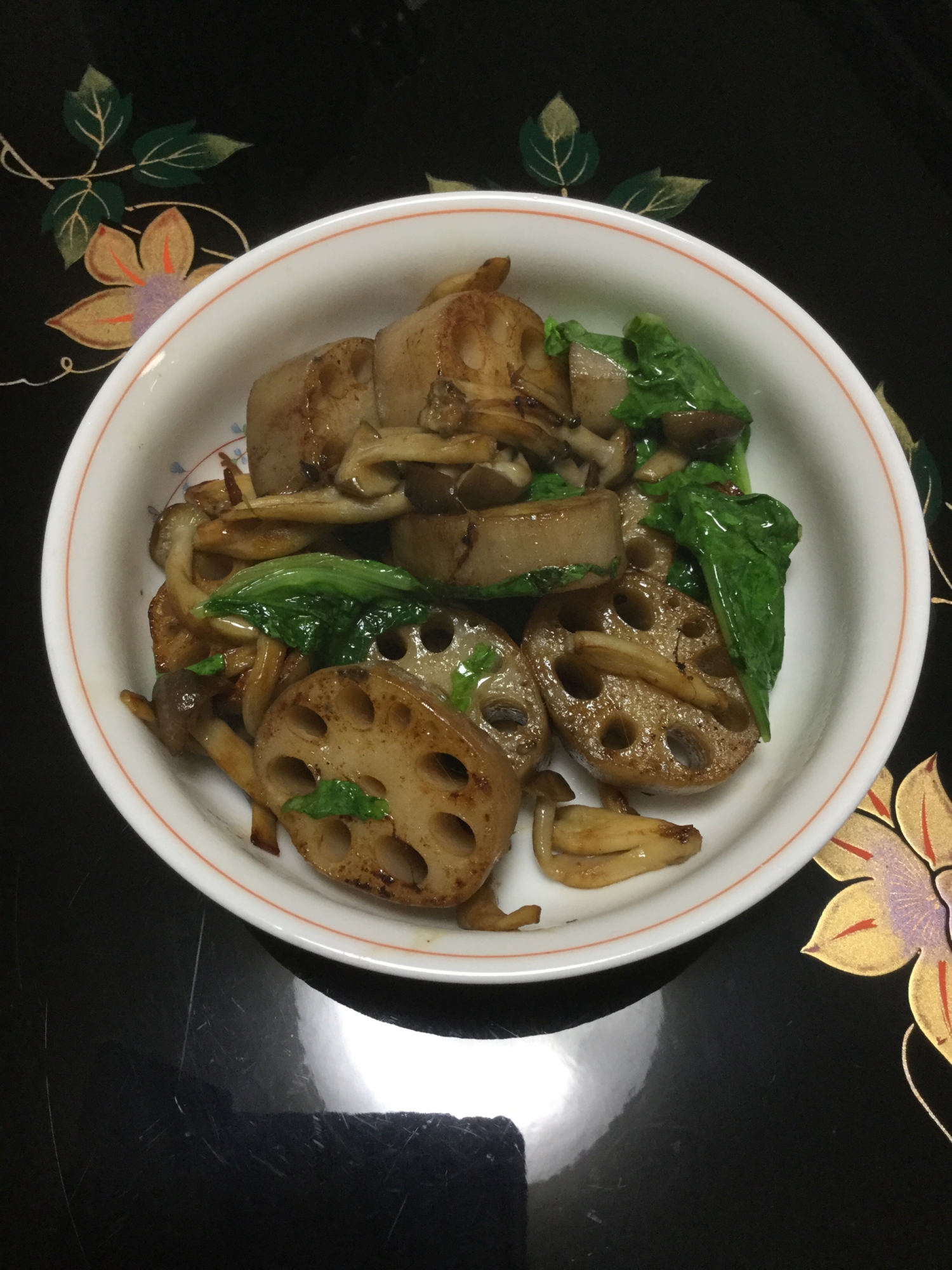 レンコンとしめじのバター醤油炒め