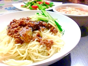 すり胡麻とえのきたっぷりの茄子入りジャージャー麺♪