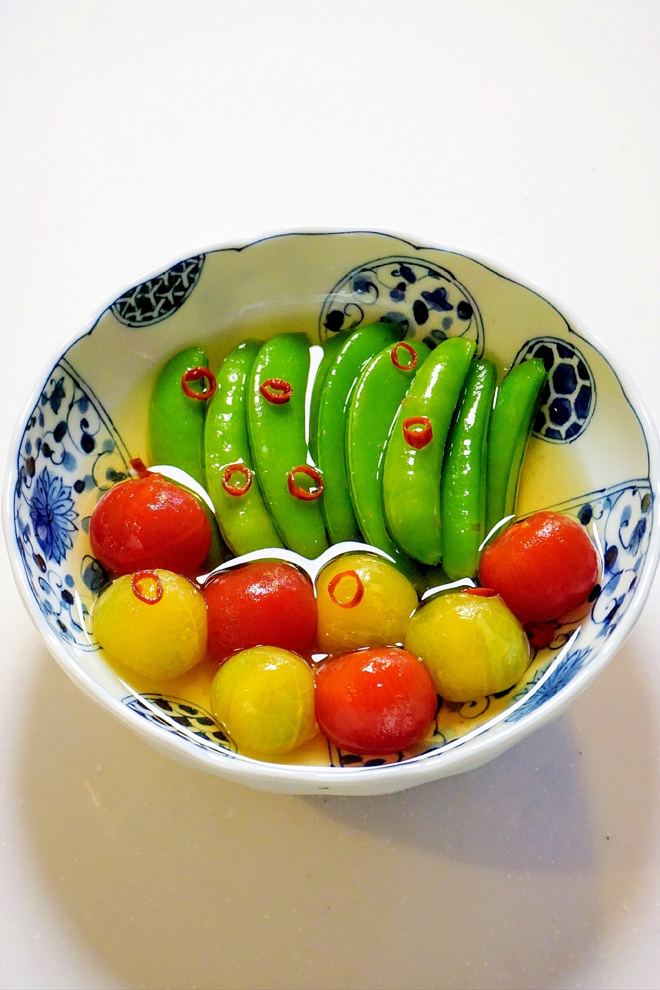 春の贈り物！スナップエンドウとミニトマトの浅漬け