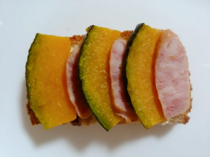 南瓜とウインナーのコンソメ味のトースト