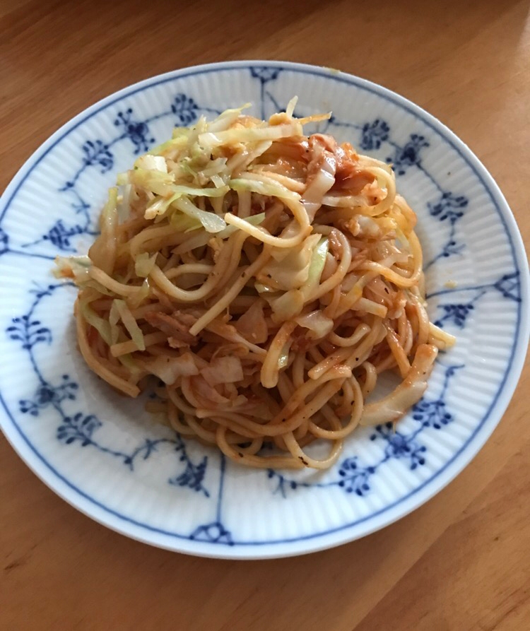 キャベツ、ツナのケチャップ焼きそば