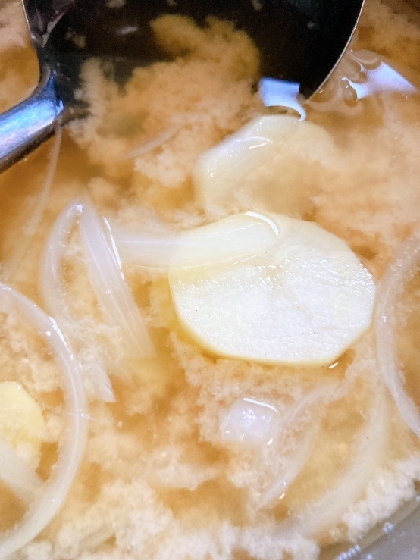 ゆで汁を使って！　「大根とジャガイモの味噌汁」