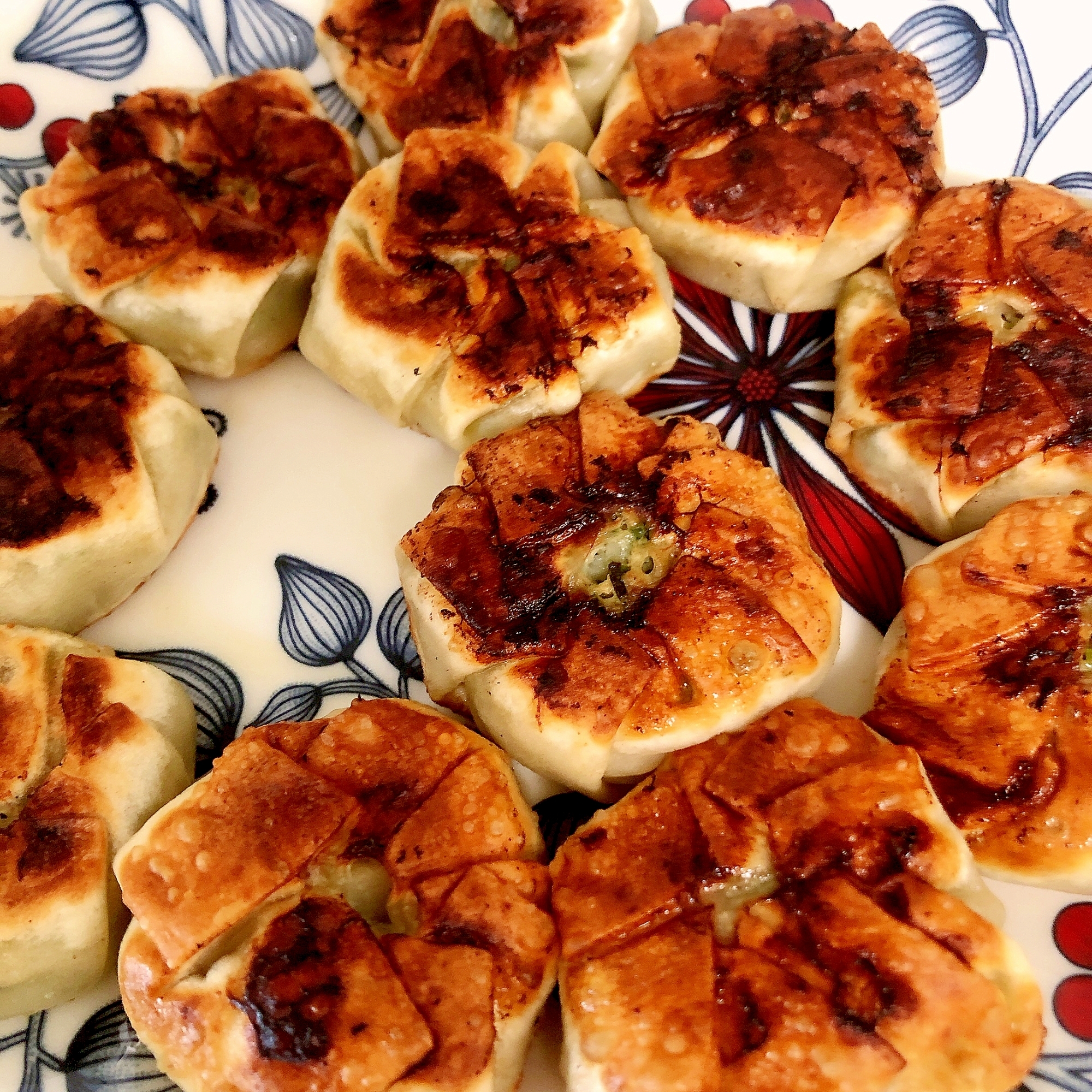 餃子の皮で★カリカリおいしいニラ饅頭★ビールに合う