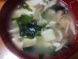 舞茸とわかめのお味噌汁