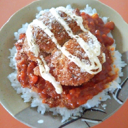 ミートソース・コロッケ丼