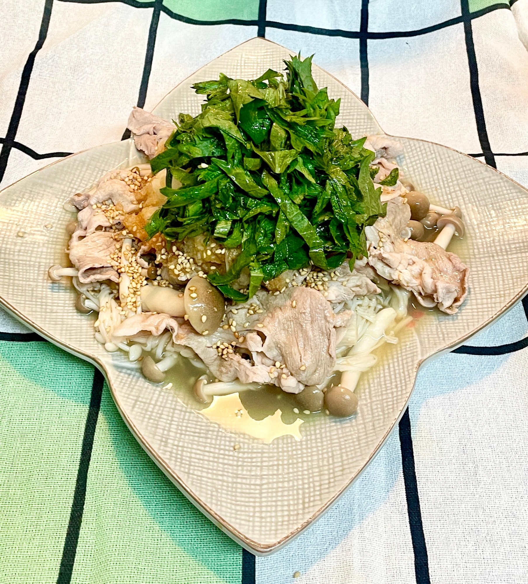 大葉の消費にも♡豚ロースとキノコのおろしポン酢がけ