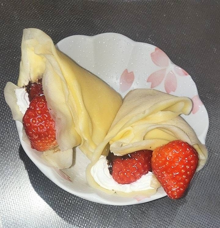 いちごクレープ