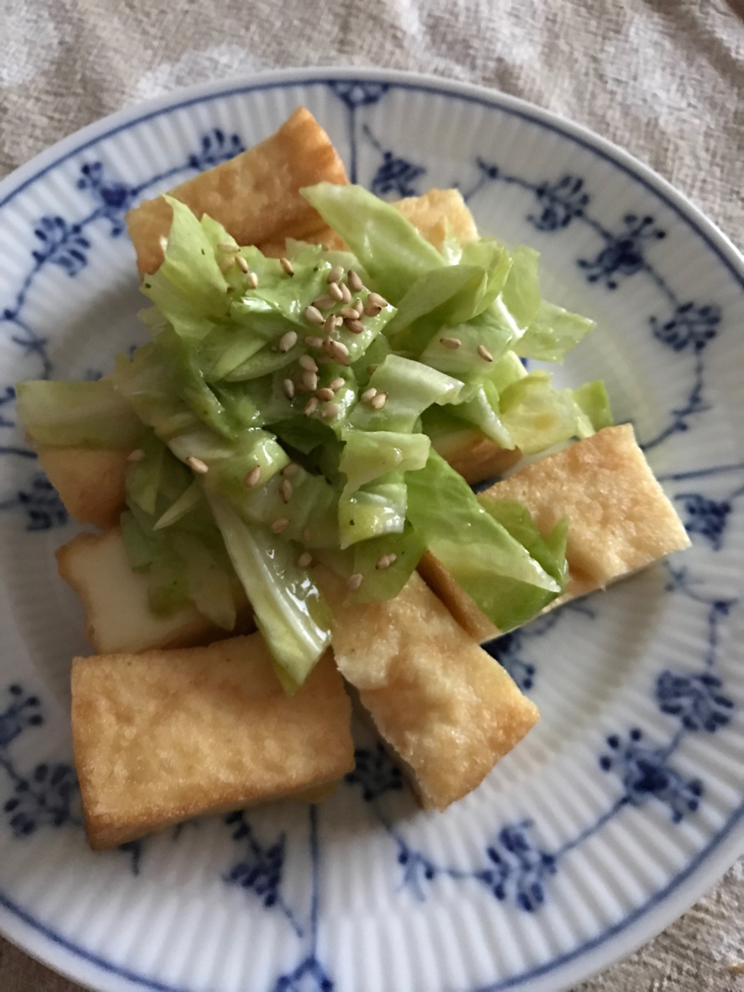 厚揚げと春キャベツの辛子酢味噌がけ