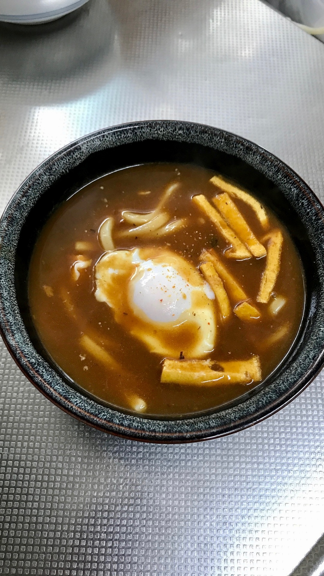 レトルトカレーで落とし卵入りカレーうどん