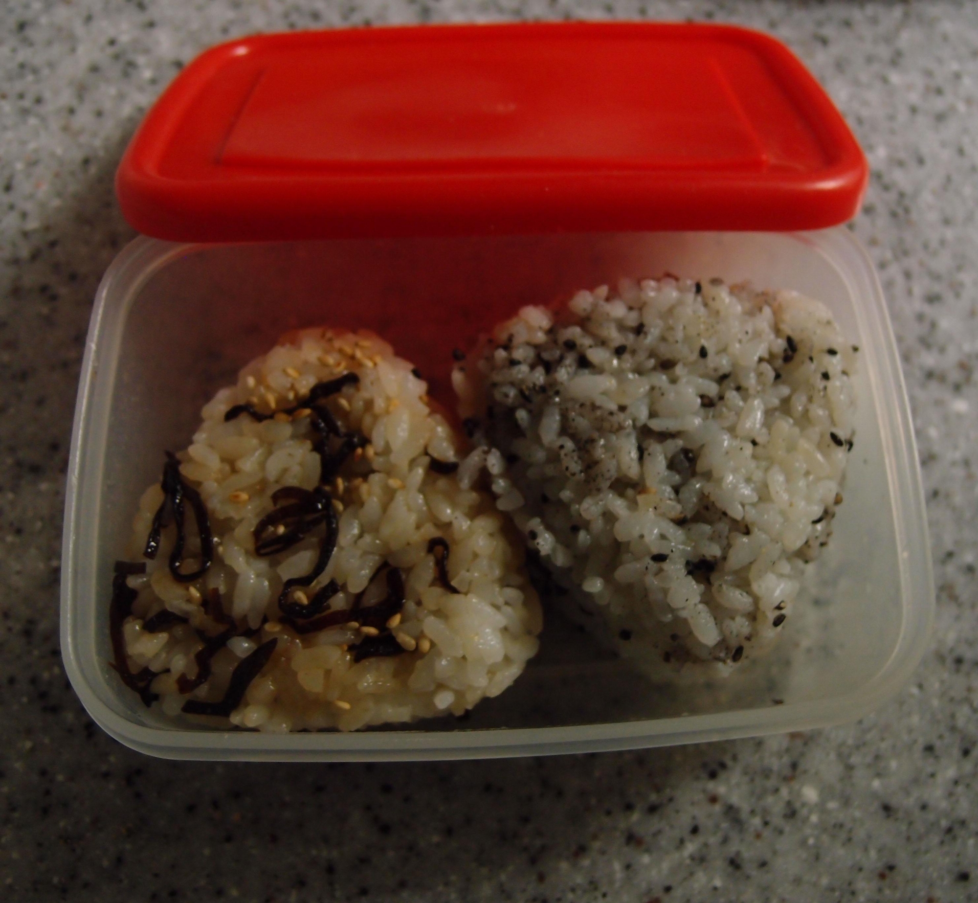 胡麻＆昆布たっぷり★おにぎり弁当