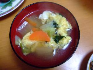 余った野菜でコンソメスープ