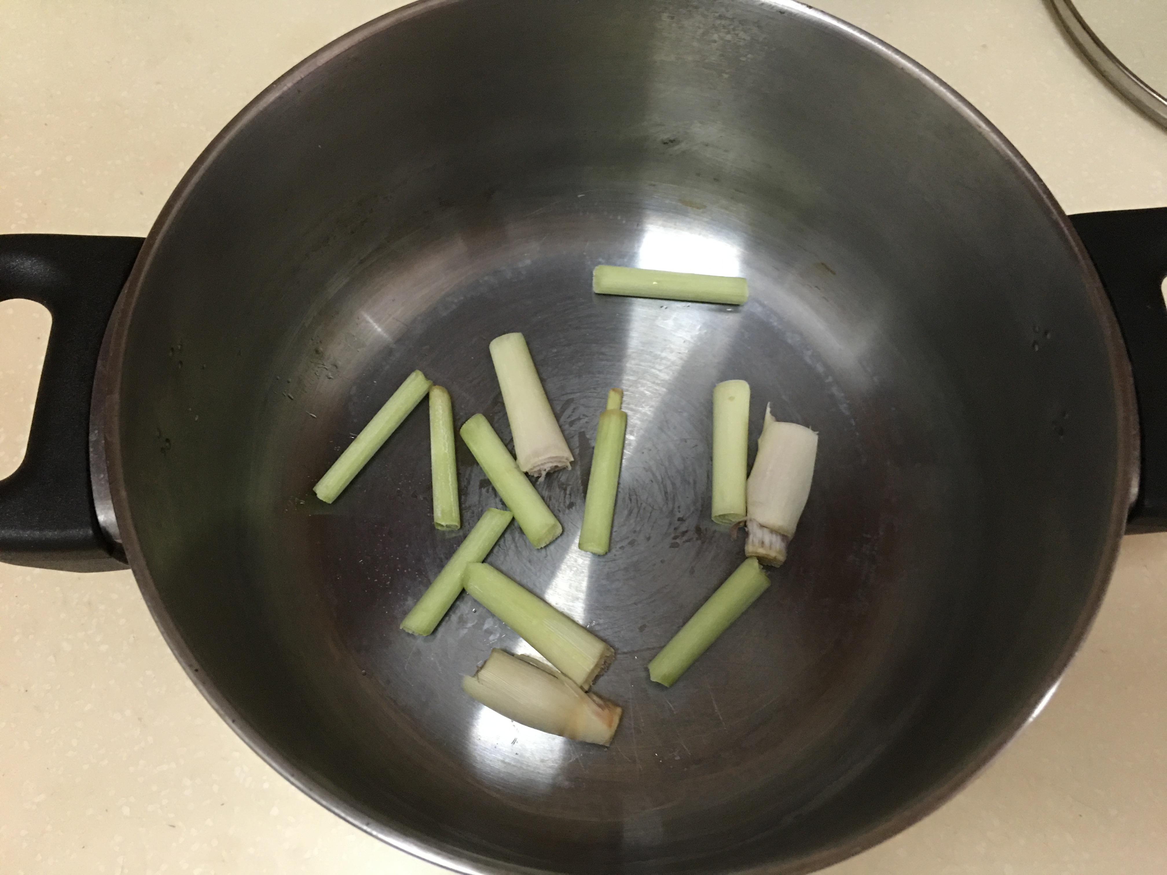 レモングラス入りチキンスープ レシピ 作り方 By マダムそう 楽天レシピ レモングラス入りチキンスープ レシピ 作り方 By マダムそう 楽天レシピ