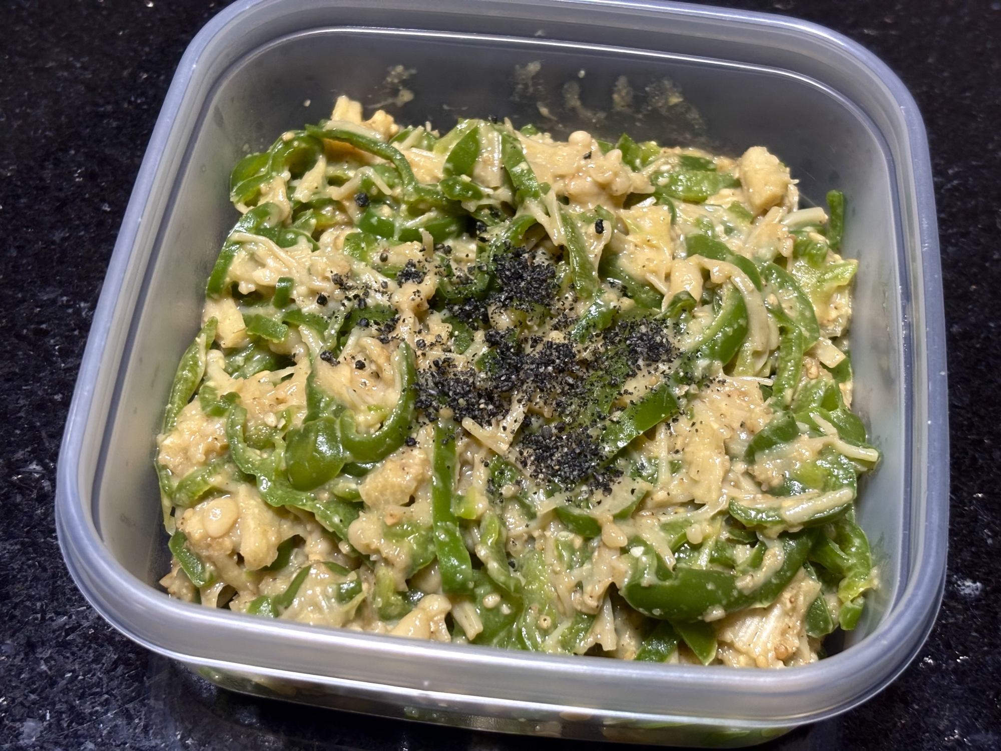 ご飯のお供！ごまたっぷりピーマン&えのきの味噌炒め