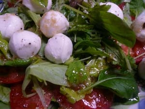 モッツァレラチーズサラダ