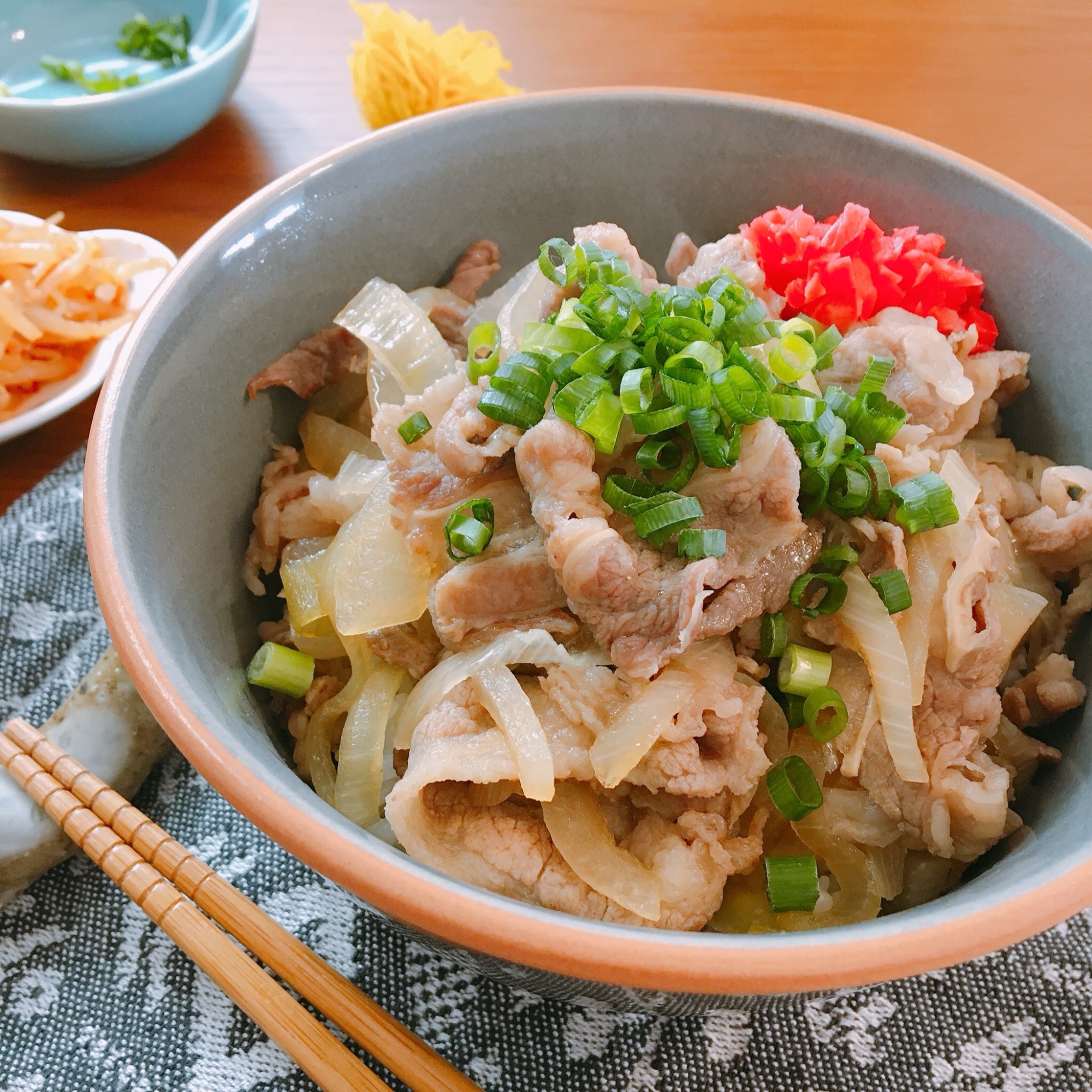 ぱぱっとできる♪めんつゆで簡単♪牛丼