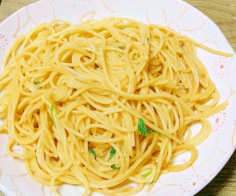 鶏手羽元塩煮の出汁で！大葉醤油スパゲッティ