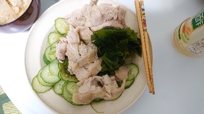 レンジで簡単さっぱりヘルシー！蒸し鶏の酢味噌ソース