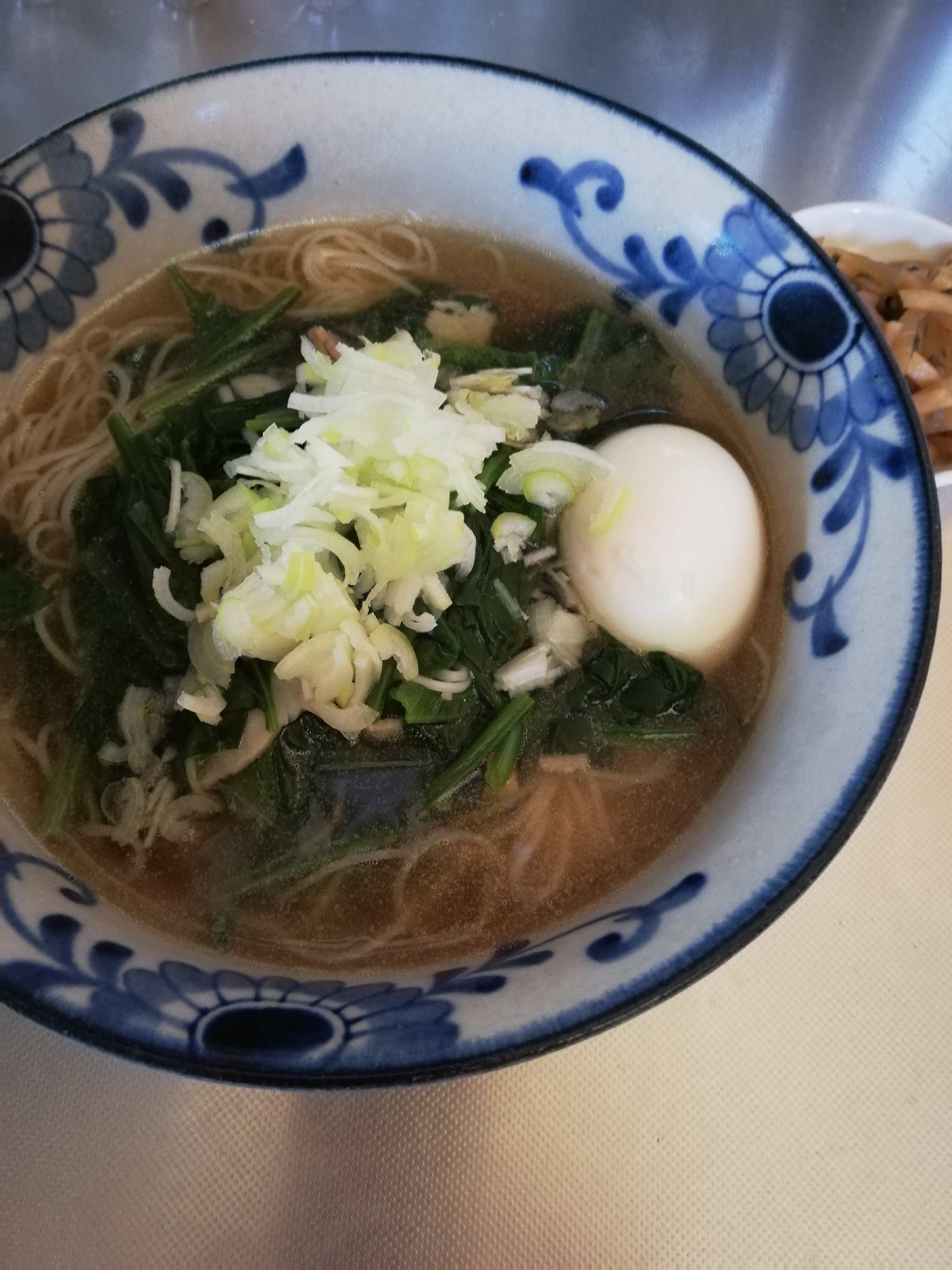 ほうれん草とベーコンの中華風にゅうめん