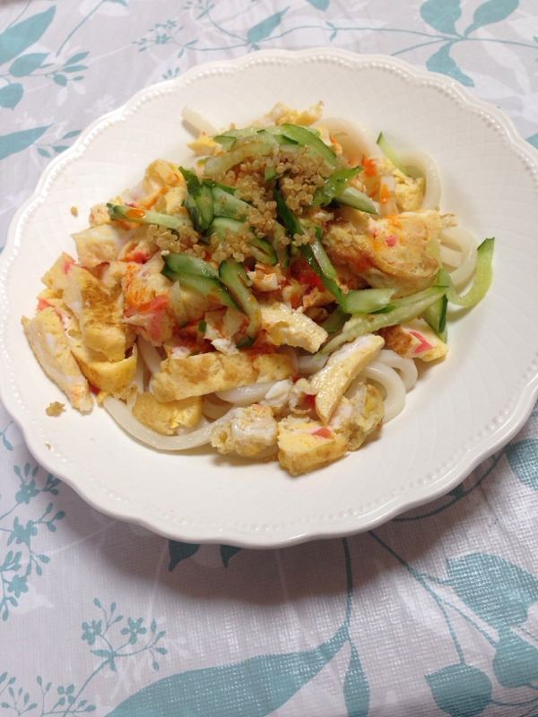 キヌアのせ(*^^*)紅生姜玉子焼きぶっかけうどん