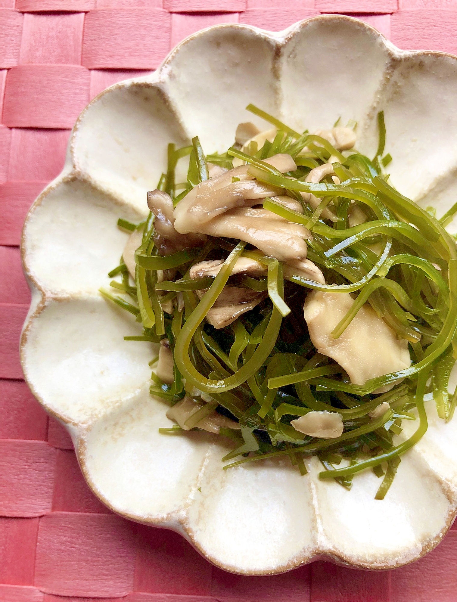 切り昆布とまいたけの梅昆布茶炒め