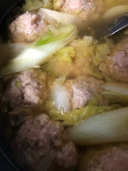 身も心もポッカポカ！白菜と肉団子の中華スープ