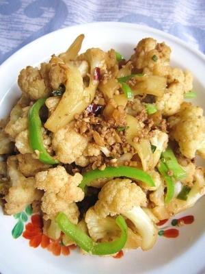 カリフラワーとひき肉の香味炒め(菜花炒肉末)