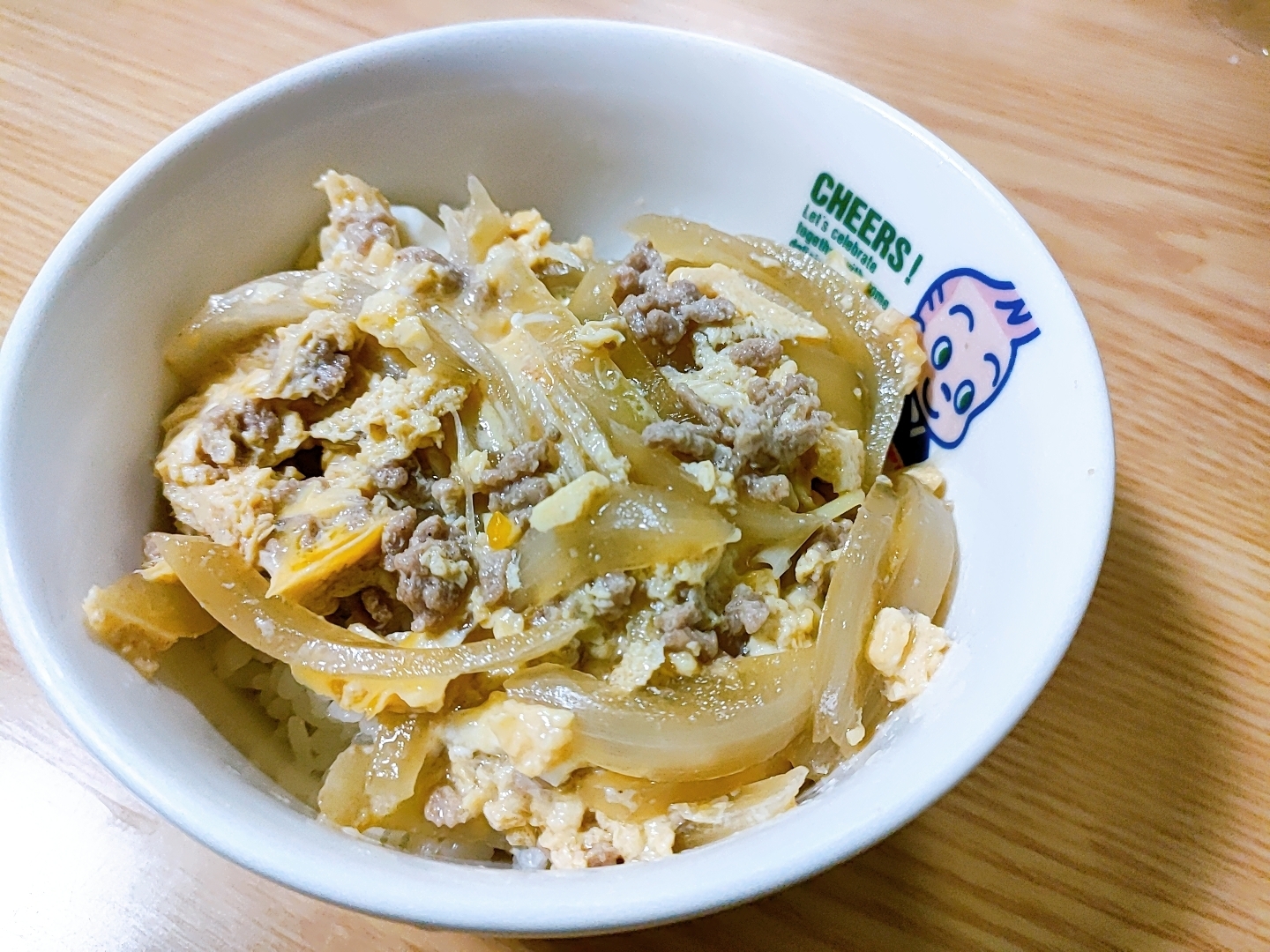 豚ひき肉と玉ねぎの卵とじ丼