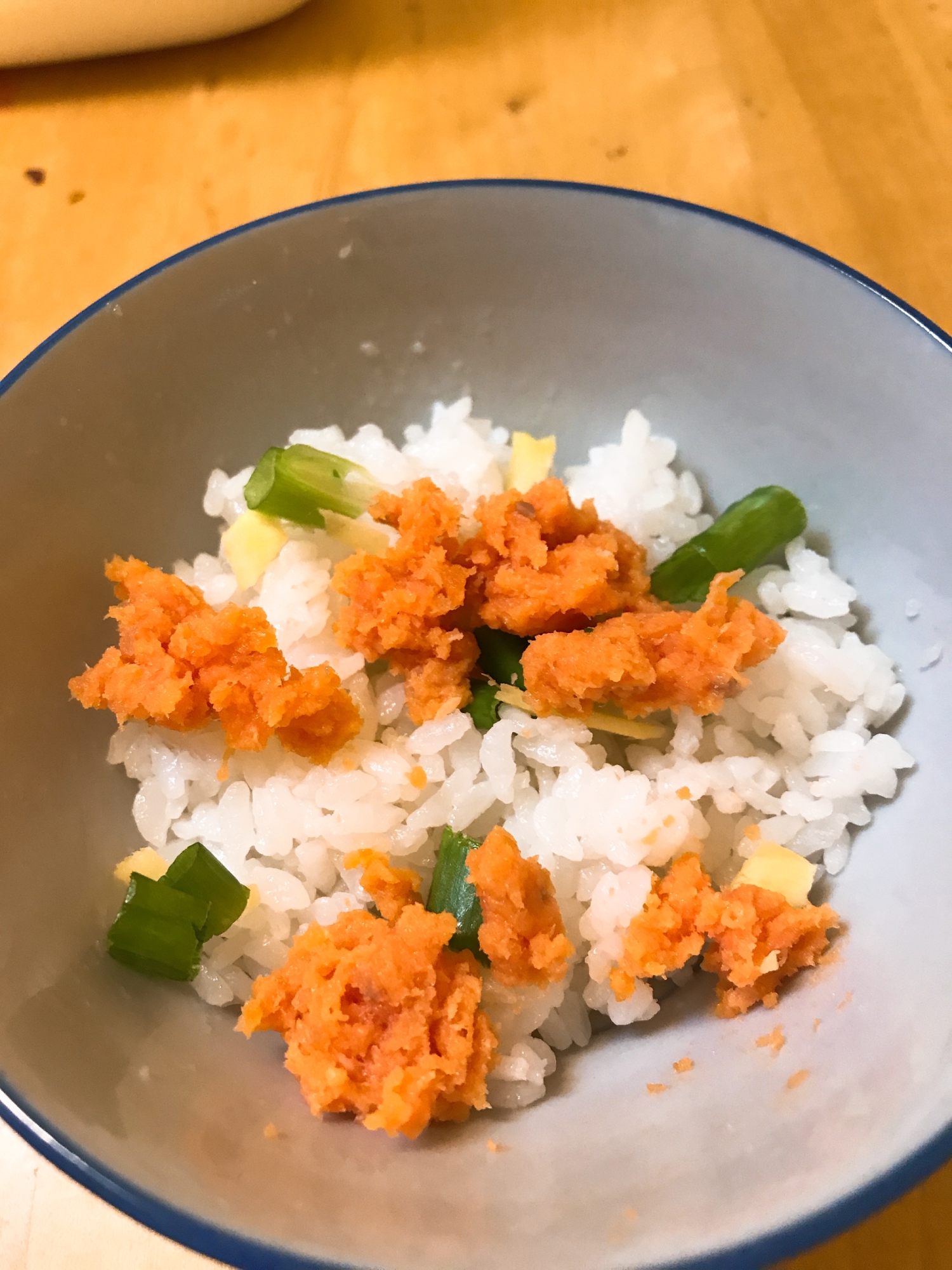 夏にさっぱり☆スモークサーモンちらし丼