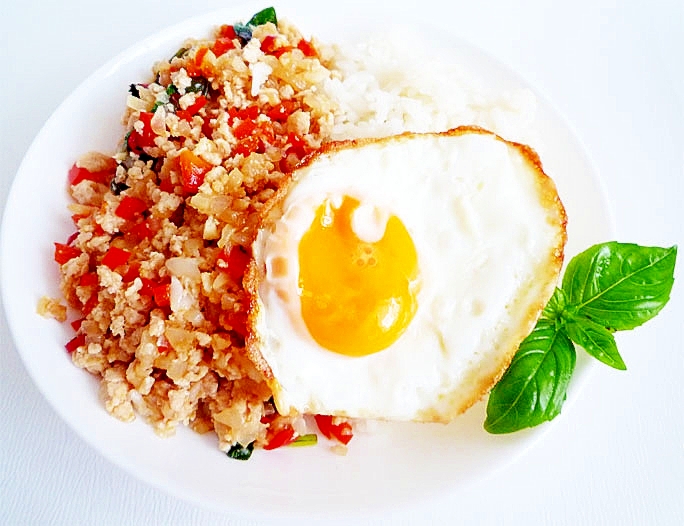 ガパオライス 本格 タイ風挽肉とバジルご飯 レシピ 作り方 By Liqueur 楽天レシピ ガパオライス 本格 タイ風挽肉とバジルご飯 レシピ 作り方 By Liqueur 楽天レシピ