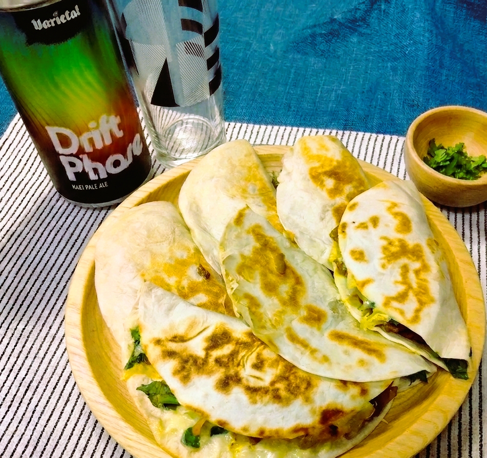 ガツンとパクチー！チキンとチーズのケサディーヤ