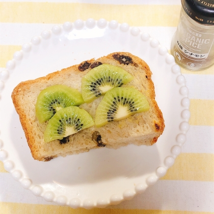 libre*ちゃん‎♪甘酸っぱいキウイトーストとっても美味しいですね♪朝食に作りました˚✧₊⁎٩(๑❛ ᢦ ❛)۶♡