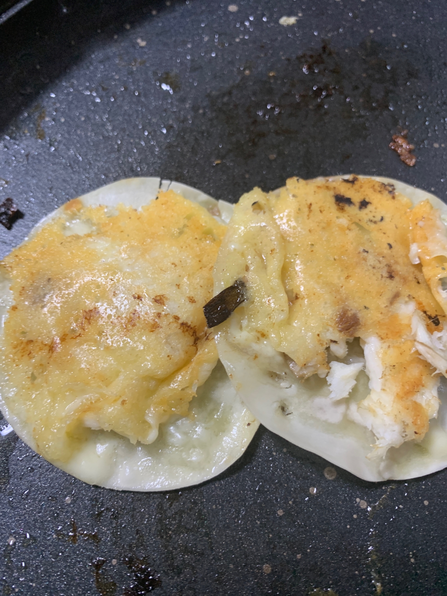 餃子の皮でシラスチーズ焼き