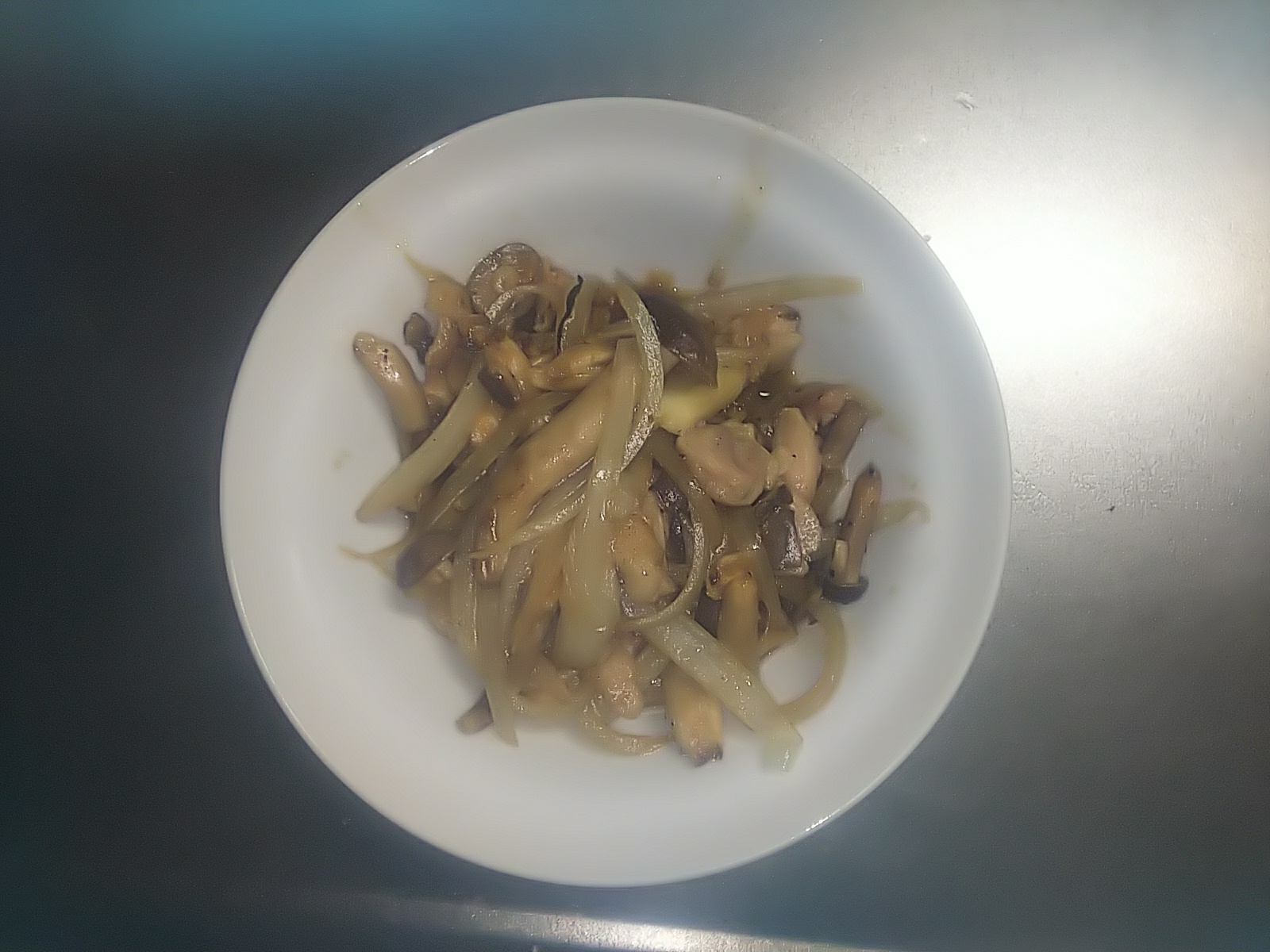 鶏肉とタマネギのバター醤油炒め