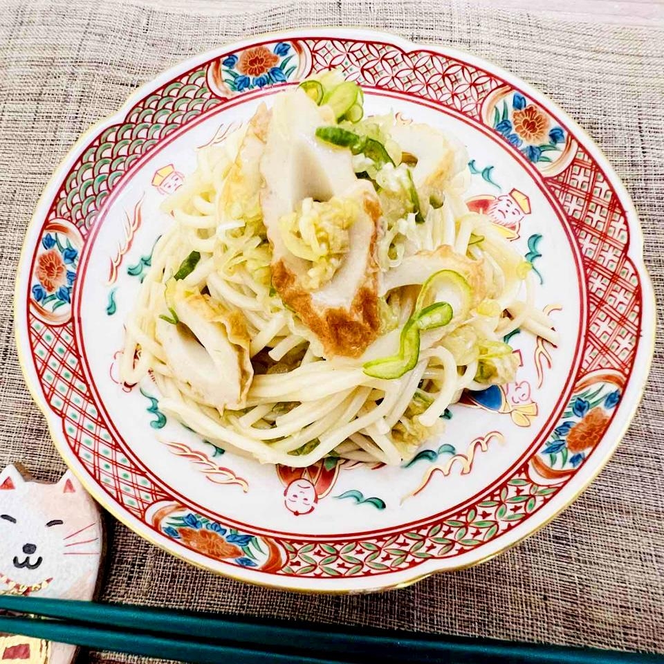 ＼つるっと夏の冷やしうどん／葱とちくわでさっぱり！