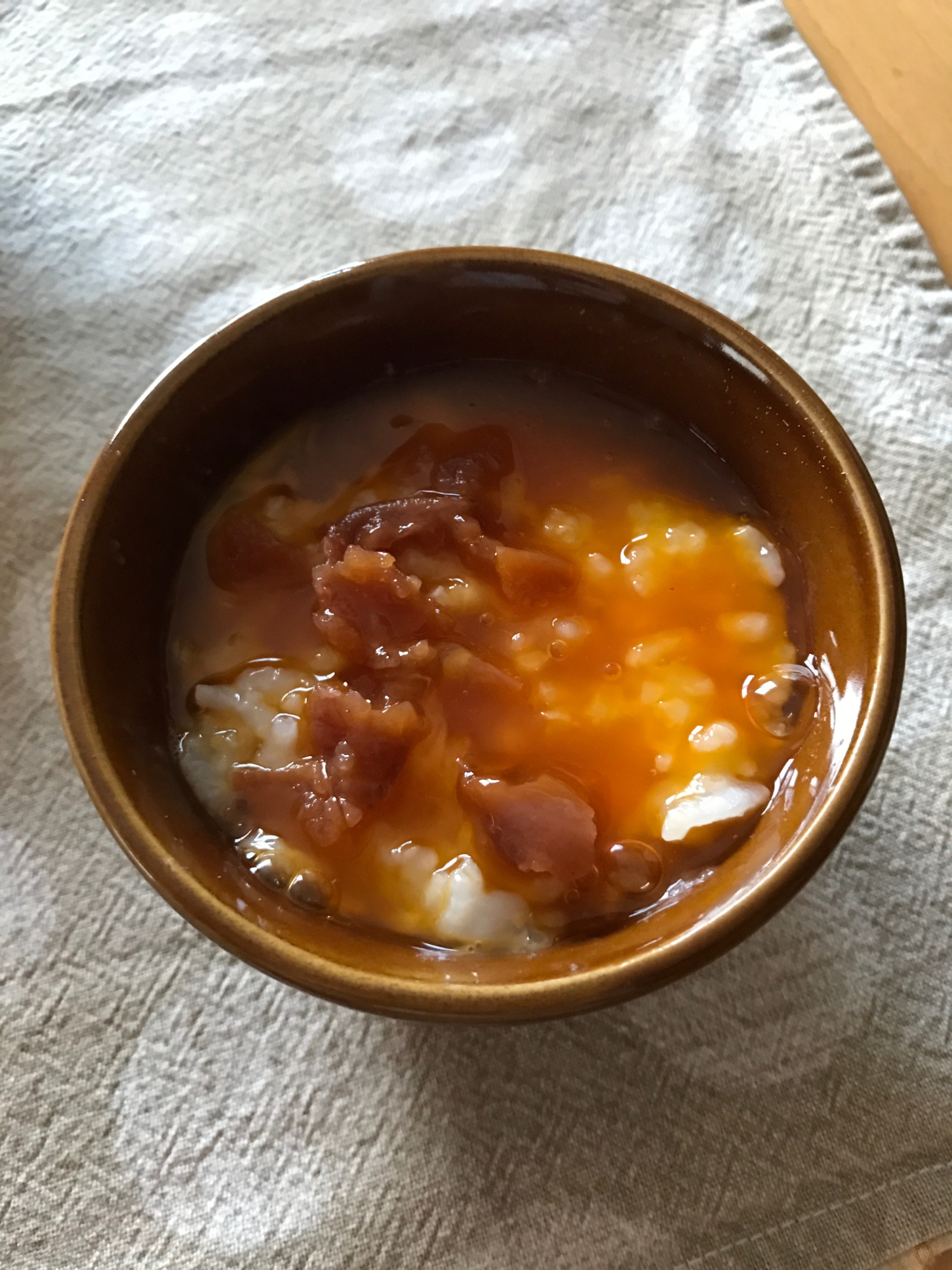 梅ぼしと黄身醤油のおかゆ