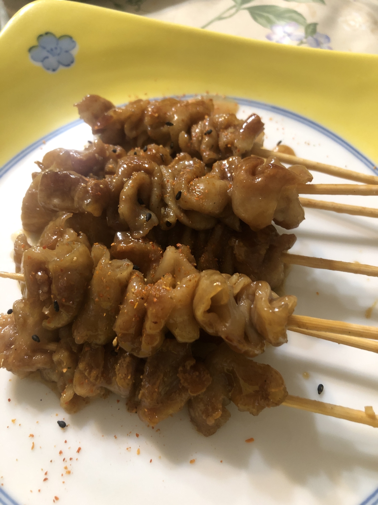 おつまみに最高！懐かしい白モツの焼き鳥