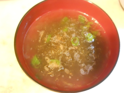 トヨタカロさんこんばんは(^o^)丿
暑い時は火を使って味噌汁作りは暑いよね(>_<)でもこれならお湯を注ぐだけで簡単♪しかも美味しい❤
ごちそうさま（＾－＾）