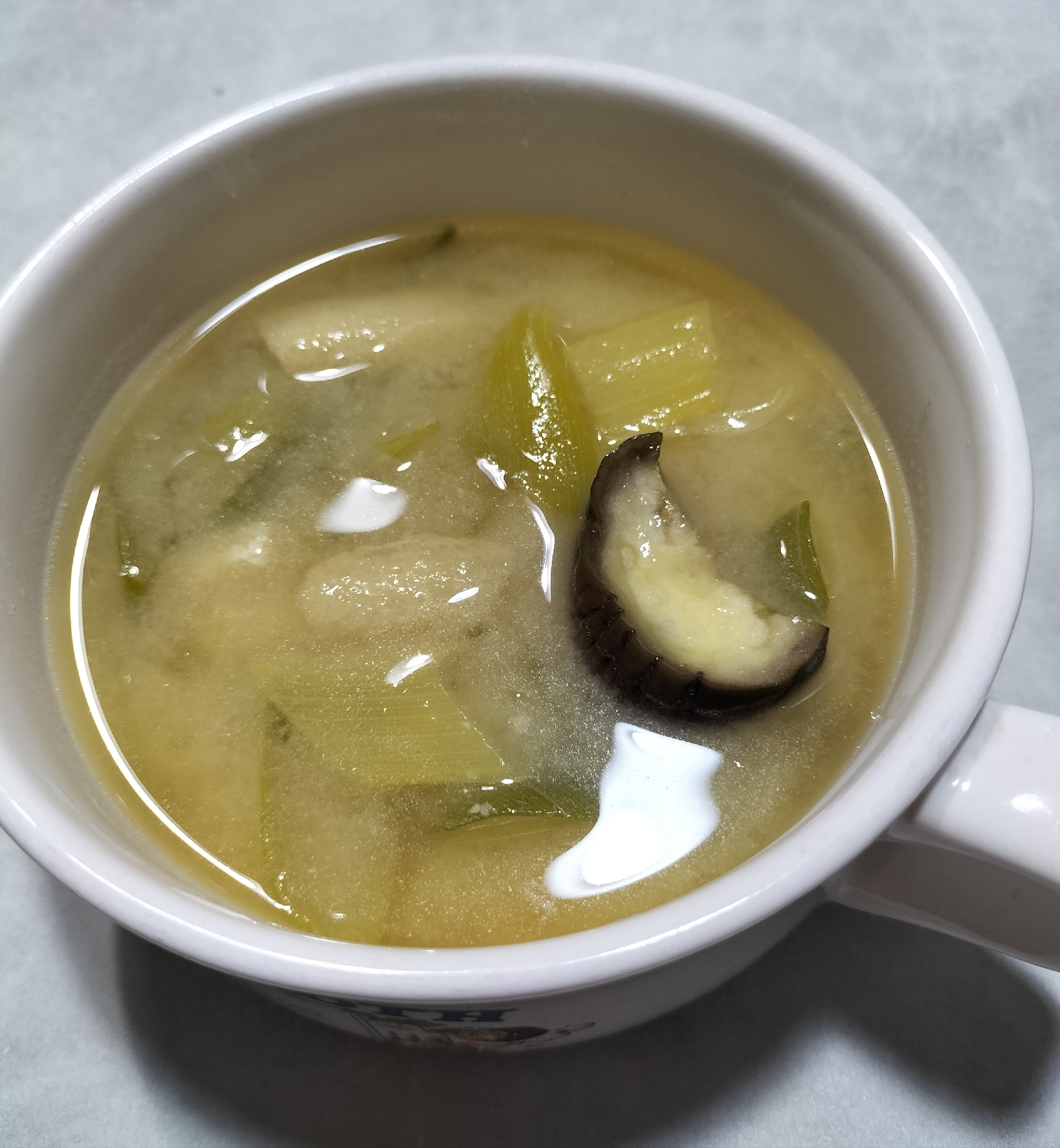 茄子と白葱油揚げ入り味噌汁