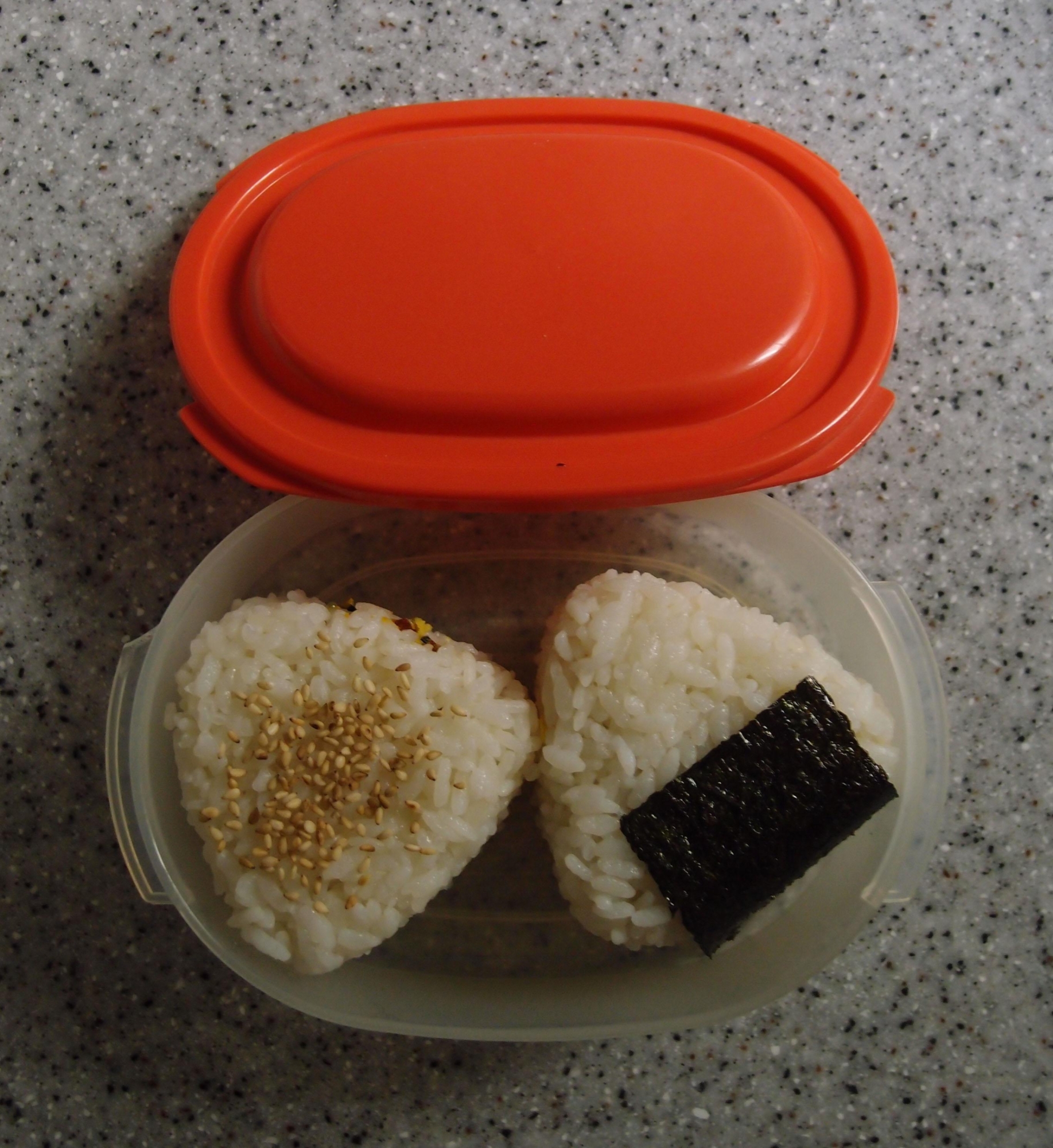 蒲鉾のおにぎり弁当